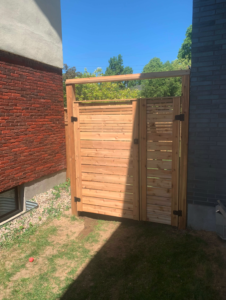 western-red-cedar-fence-in-ottawa